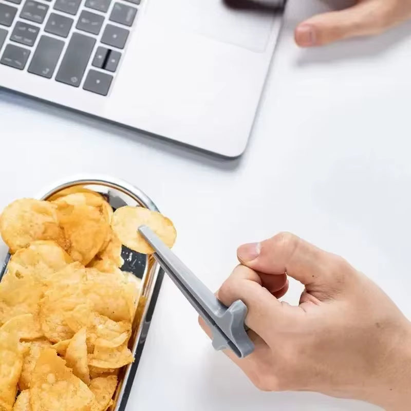 Finger Chopsticks for Gamer Gaming Snack Clips Plastic Chopstick Snack Food Finger Tongs Lazy Artifact Assistant Finger Tool