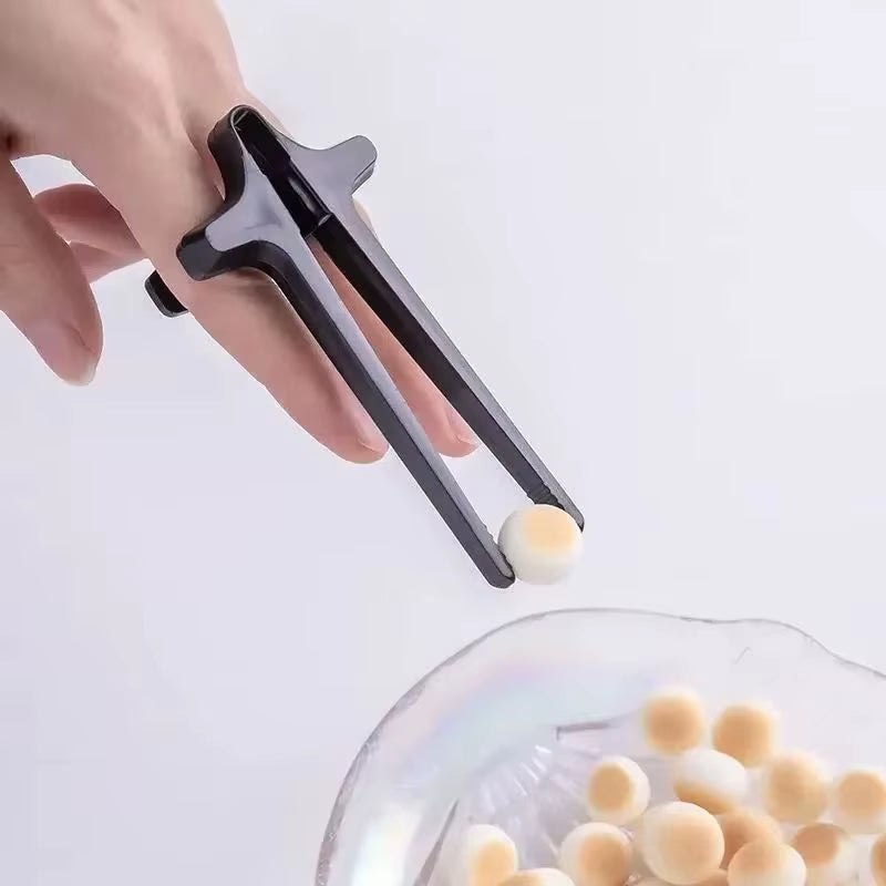 Finger Chopsticks for Gamer Gaming Snack Clips Plastic Chopstick Snack Food Finger Tongs Lazy Artifact Assistant Finger Tool
